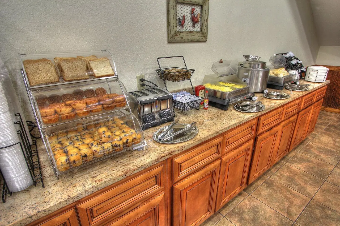 Crossroads Inn & Suites ROOM_EXAMPLE