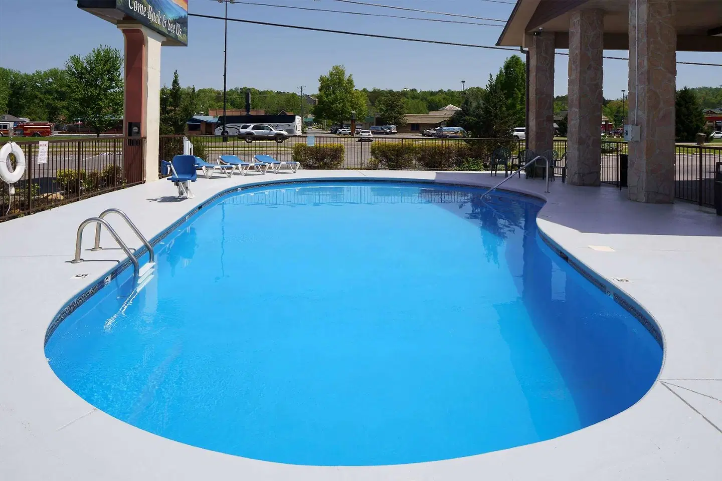 Days Inn By Wyndham Pigeon Forge South OUTDOOR_POOL