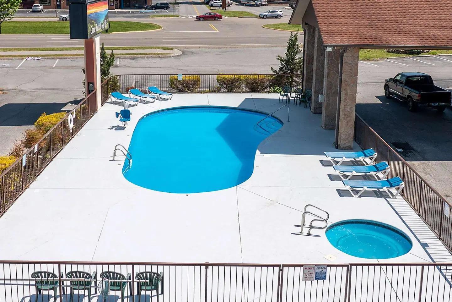 Days Inn By Wyndham Pigeon Forge South OUTDOOR_POOL