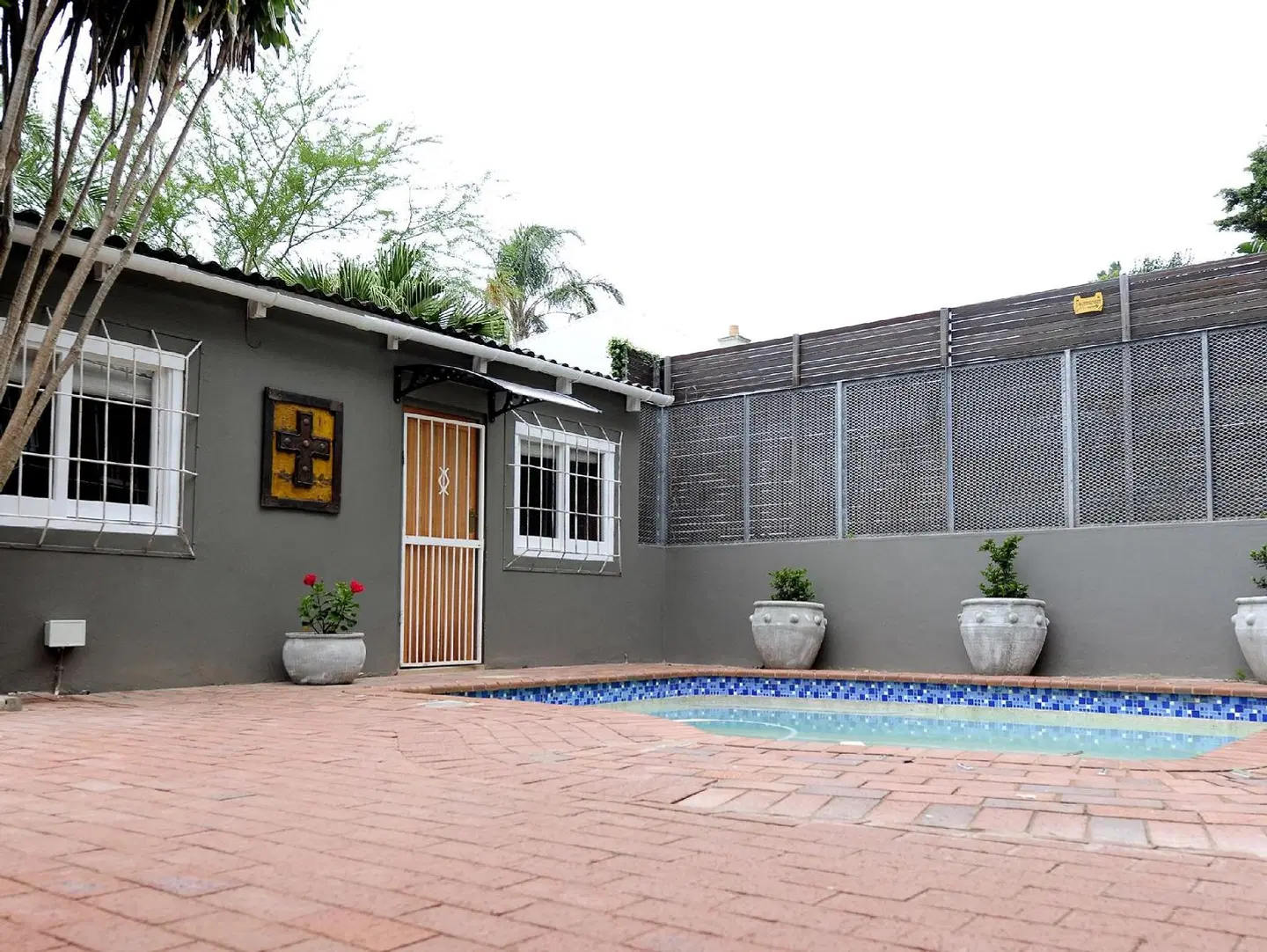 Tamarisk Bed & Breakfast OUTDOOR_POOL