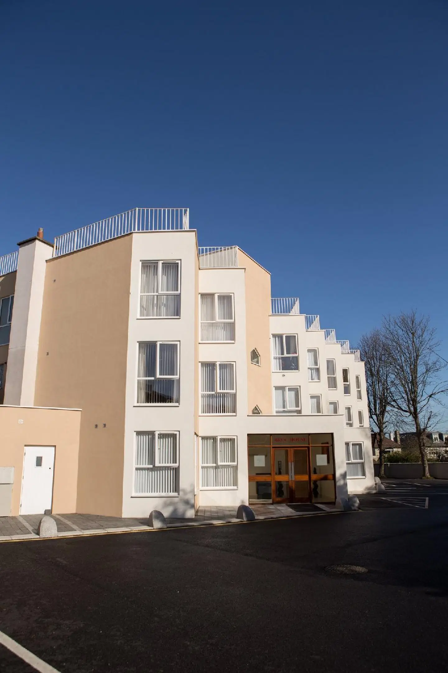 Broc House Suites EXTERIOR