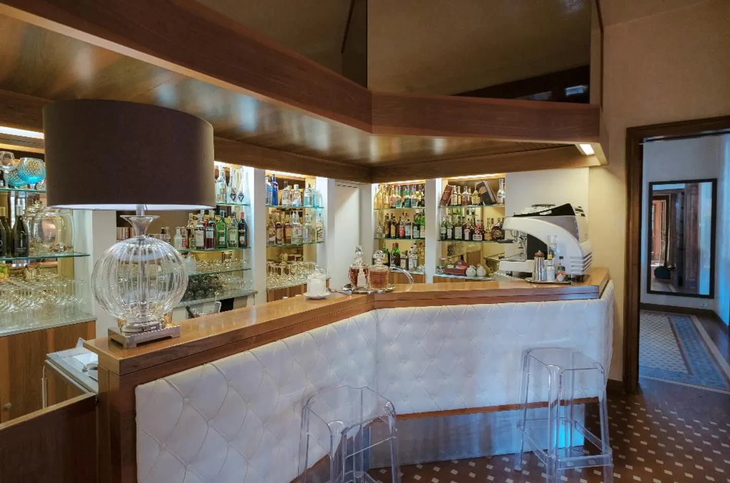 De La Ville Bar