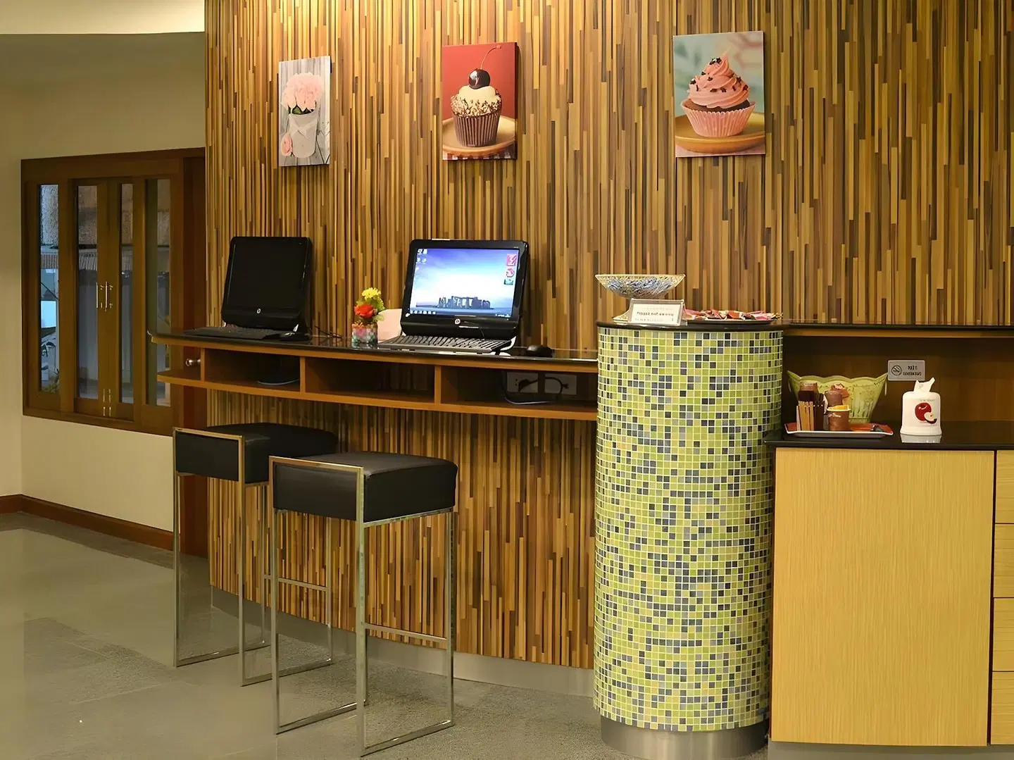 D Xpress Apartment Bar