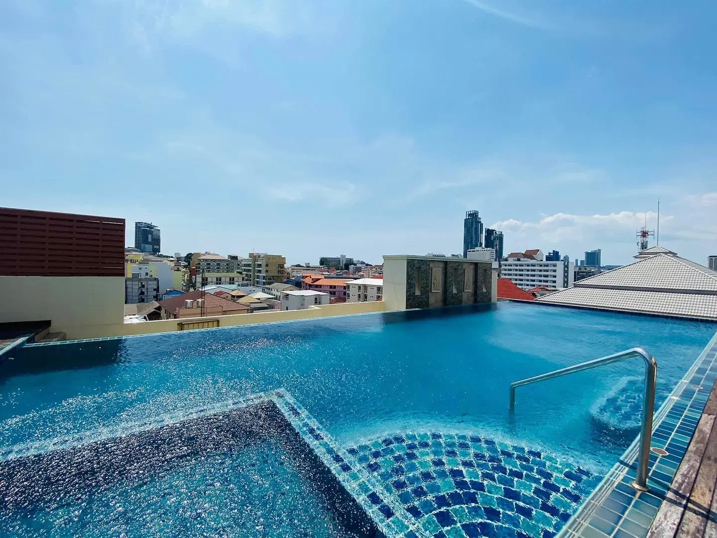 D Xpress Apartment OUTDOOR_POOL