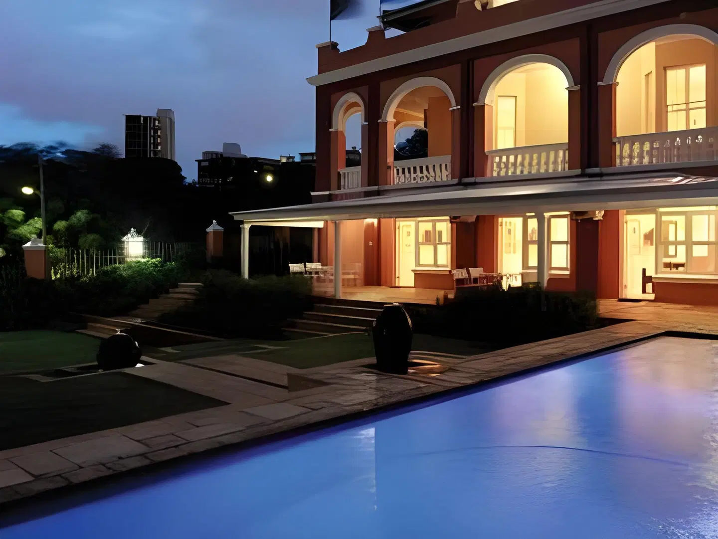 Sica's Guest House - The Loft OUTDOOR_POOL
