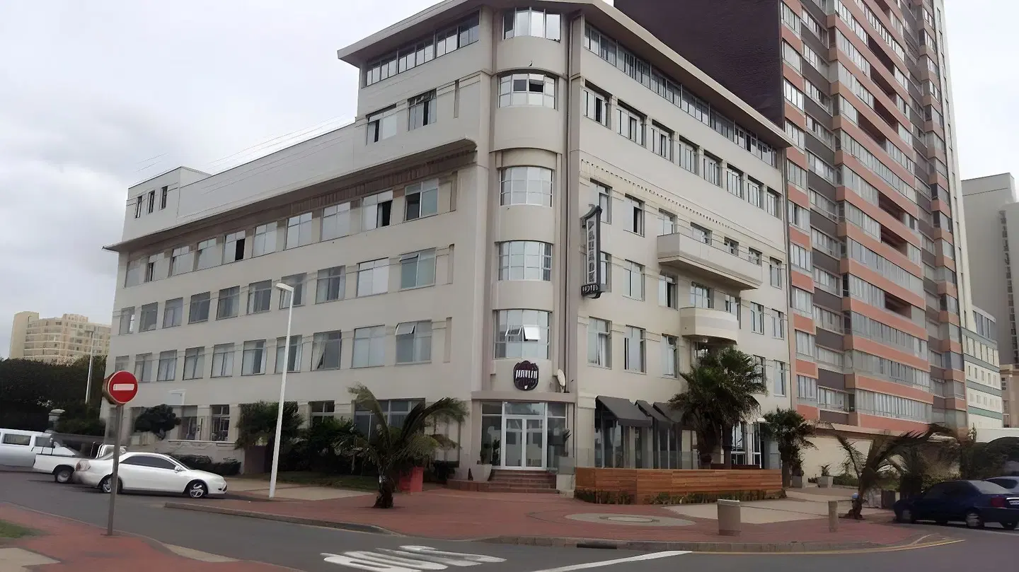 Parade Hotel EXTERIOR