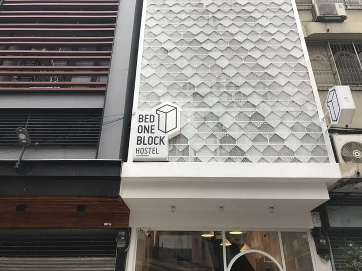 Bed One Block Hostel EXTERIOR
