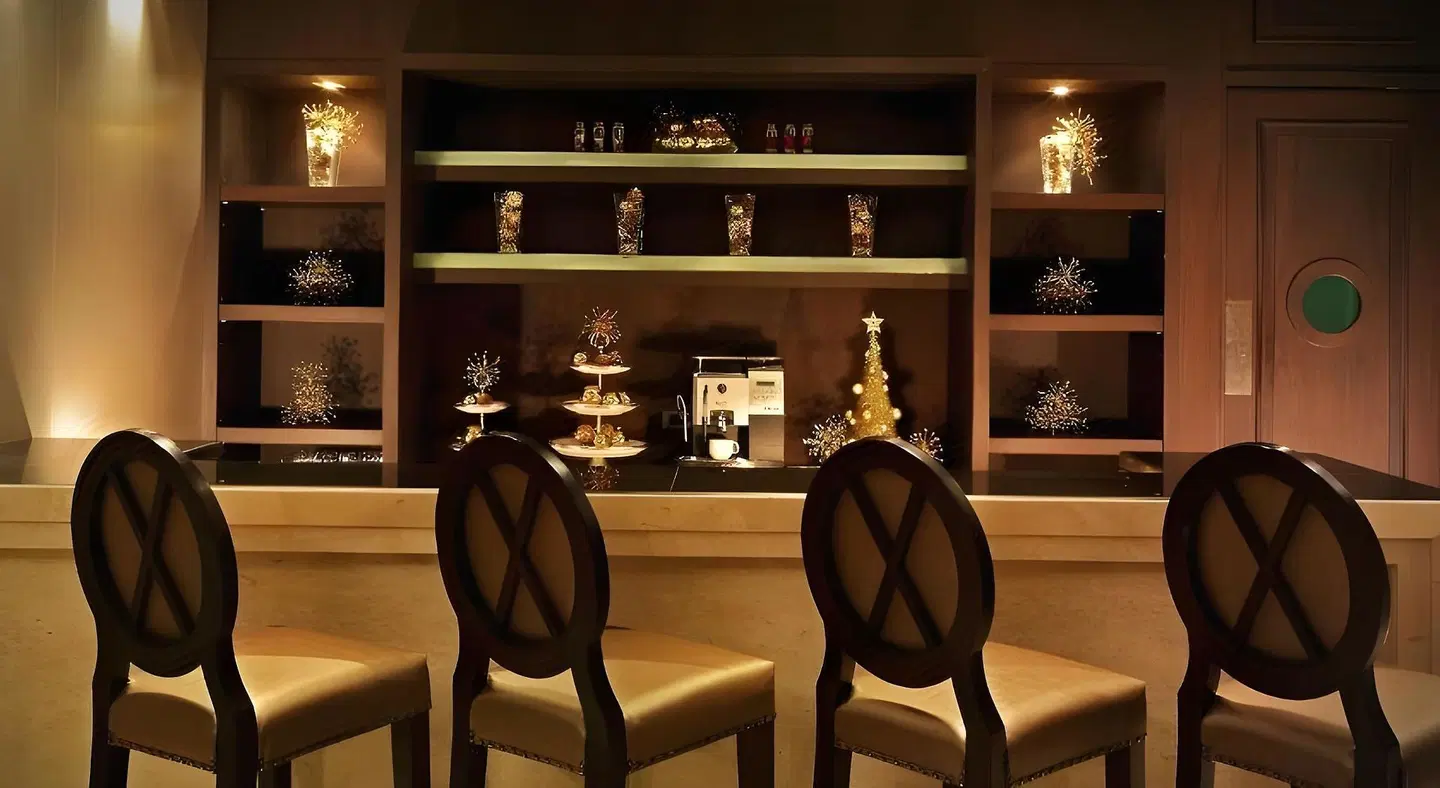 Gulliver's Tavern Hotel Bar