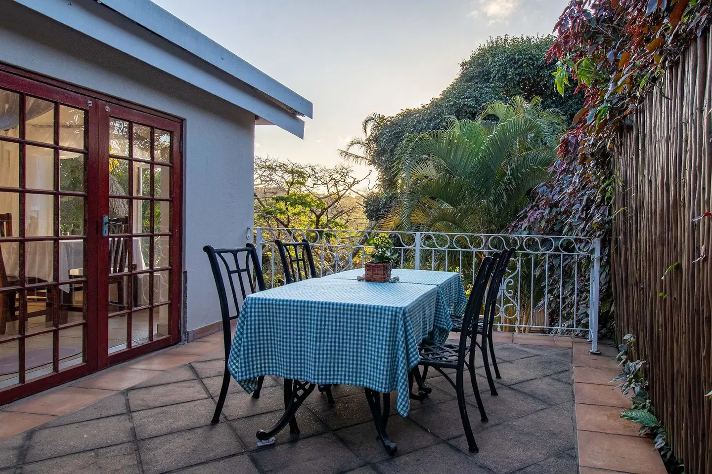 Sea-Rendipity Guesthouse Terrasse