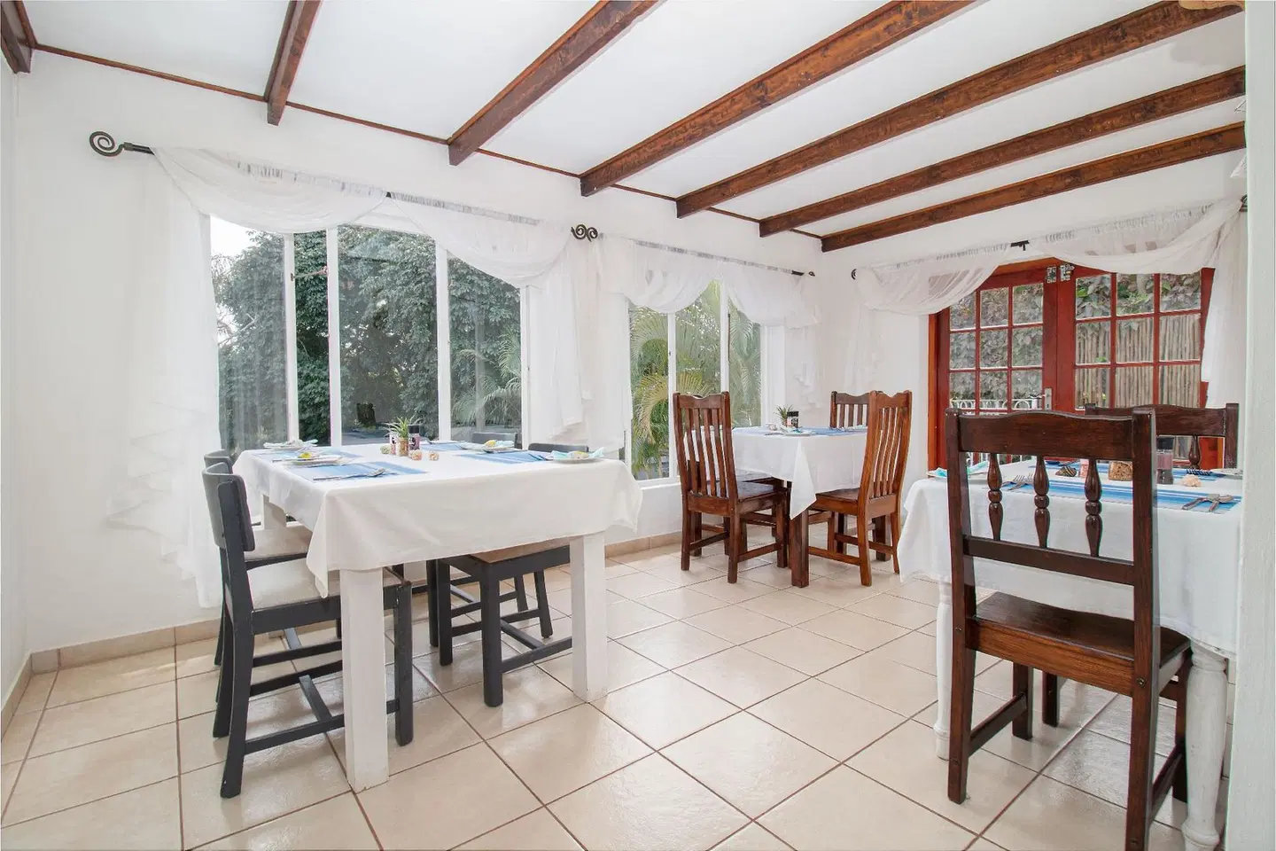 Sea-Rendipity Guesthouse Restaurant