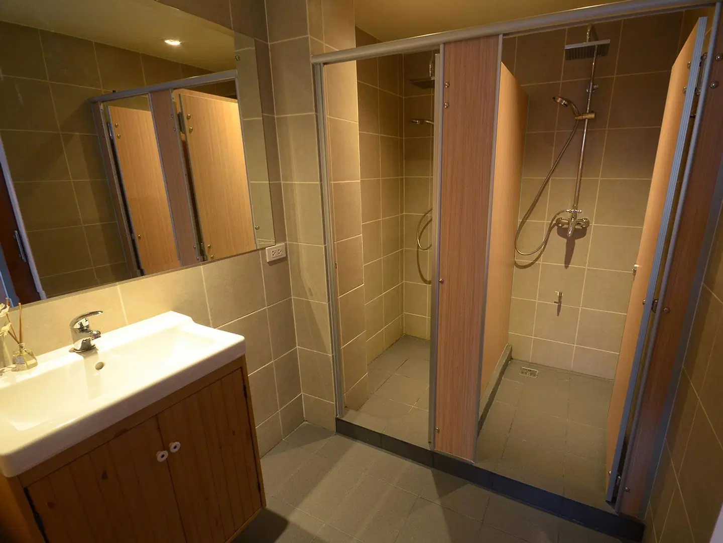 Good Day Hostel Badezimmer