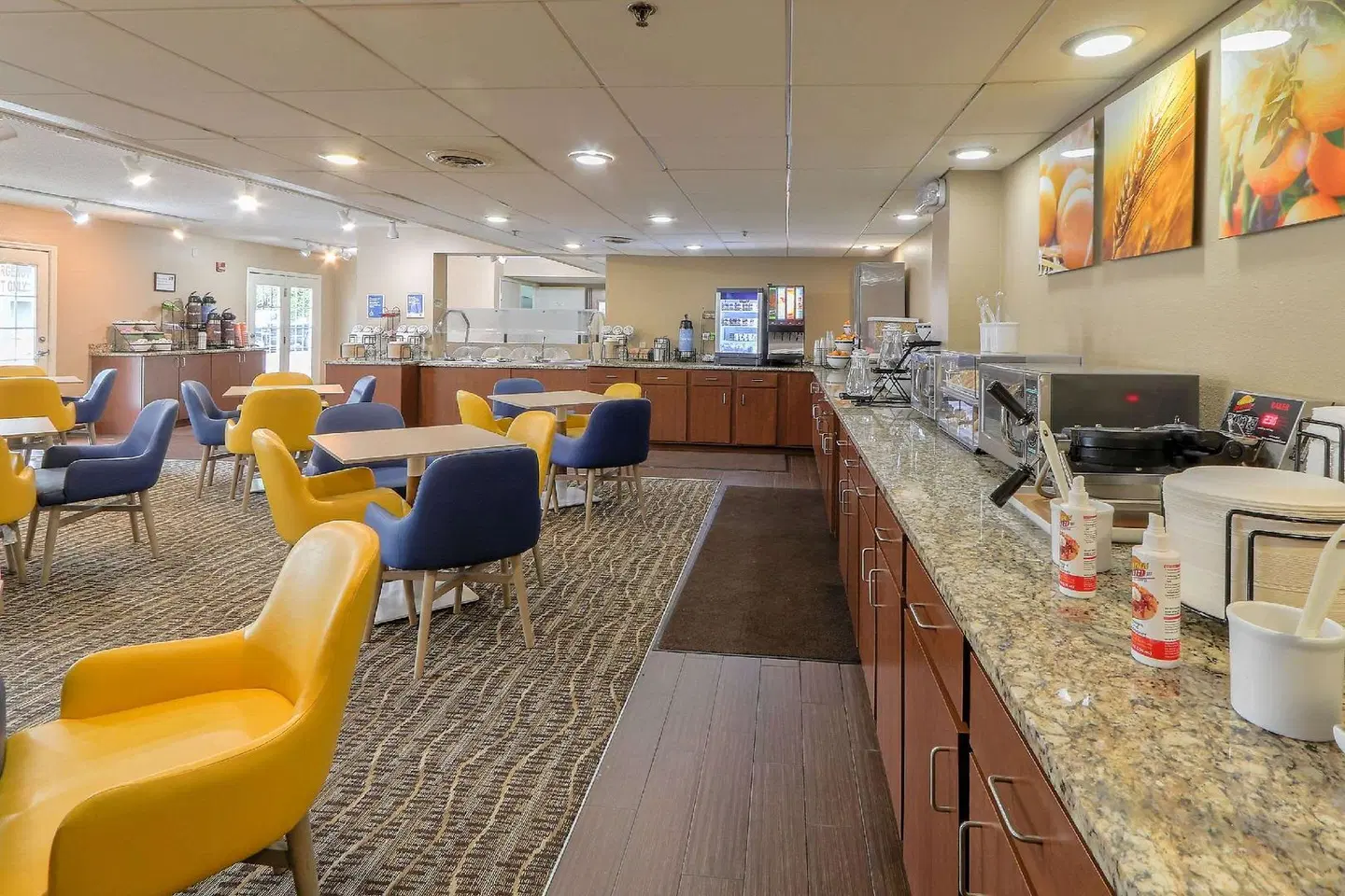 Comfort Inn & Suites at Dollywood Lane Bar