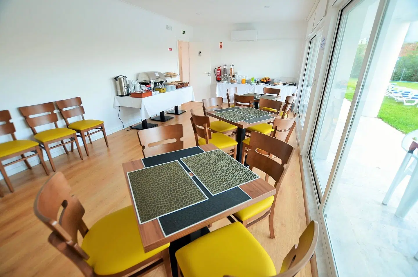 HILLTOP OASIS Lisbon Lux Oeiras Restaurant