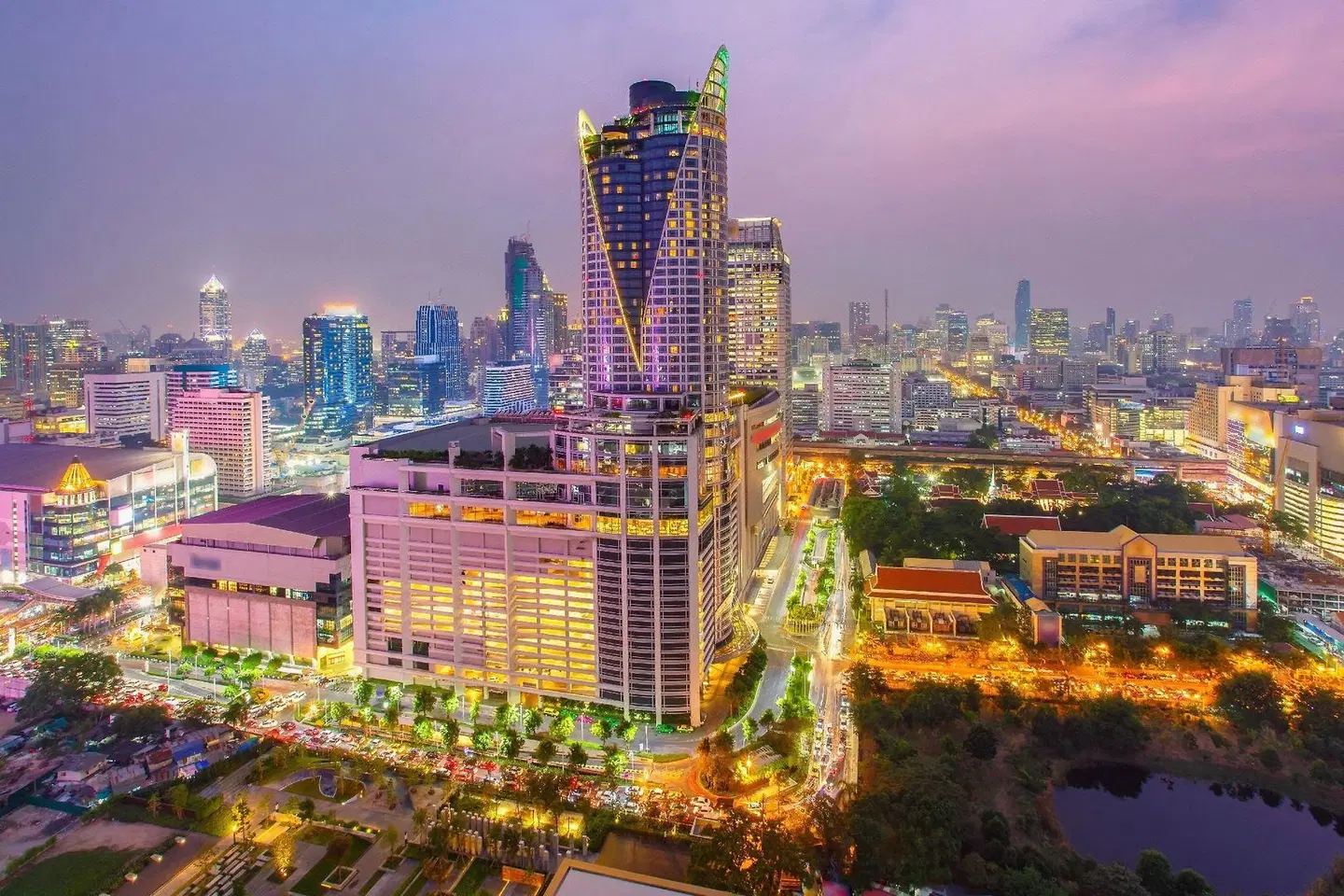 Dhevi Bangkok Hotel EXTERIOR