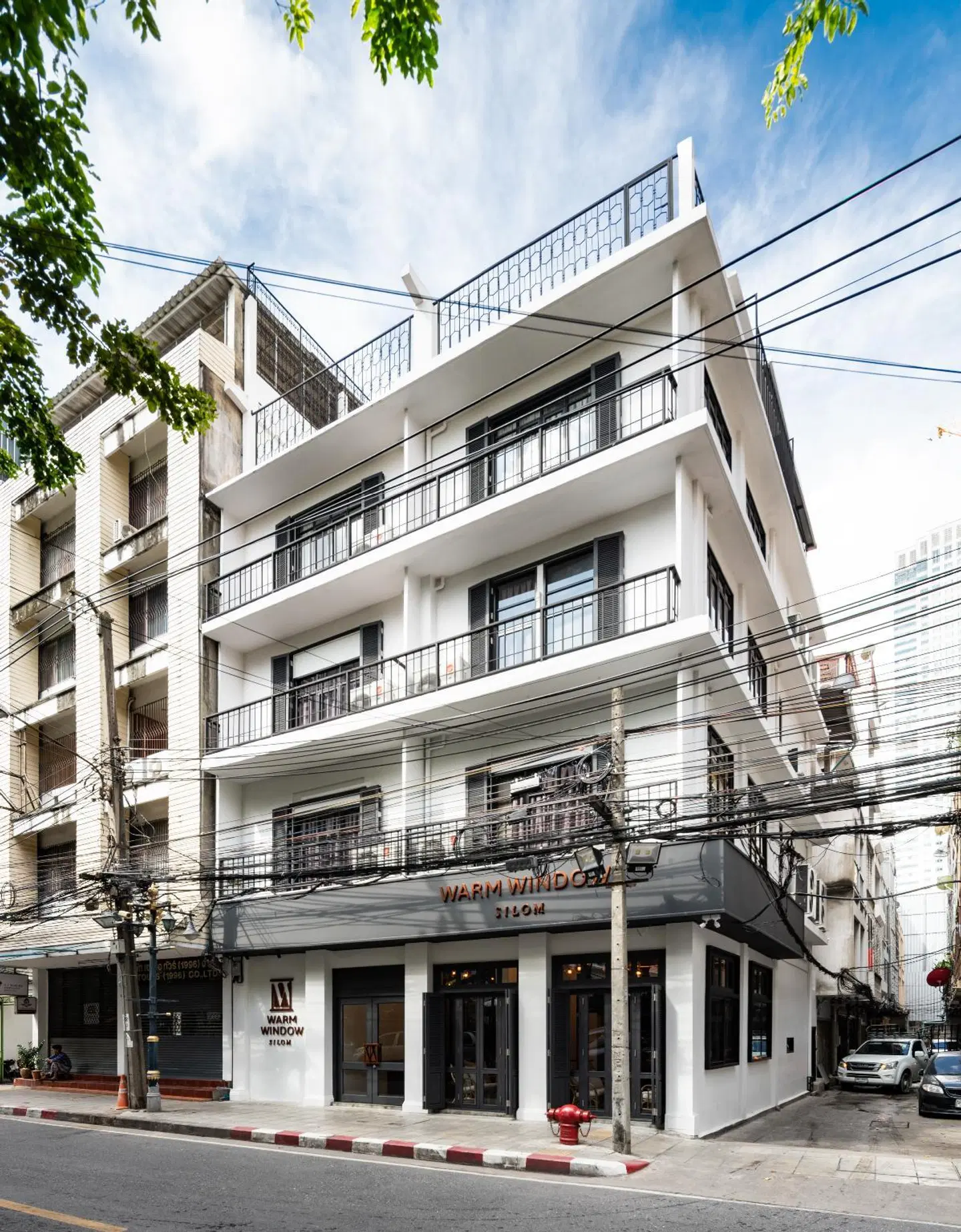 Warm Window Silom EXTERIOR