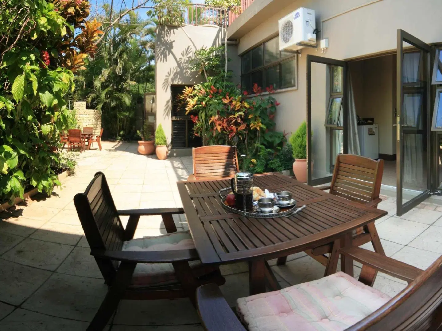 Cowrie Cove Guest House Terrasse