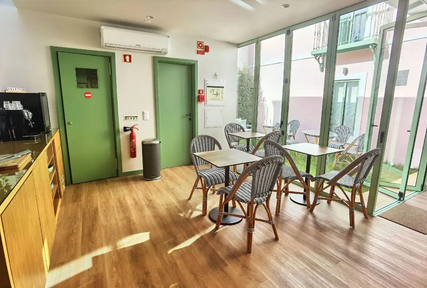 Sintra Green Chalet - Bed & Breakfast LOUNGE_LOBBY