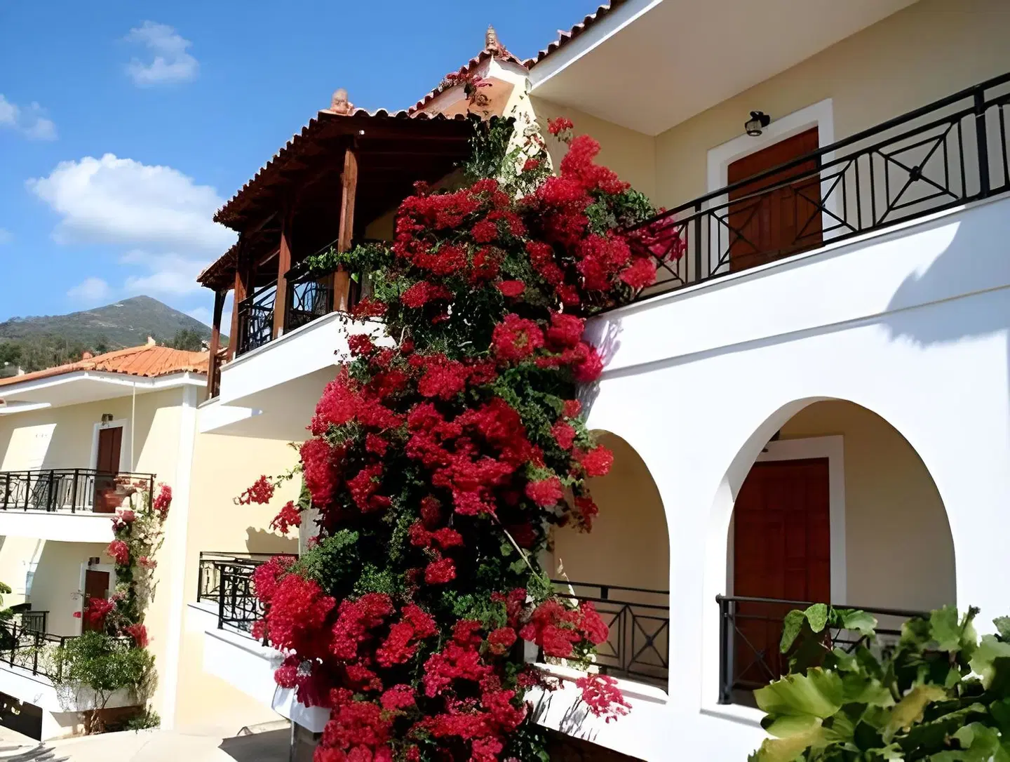 Thalina EXTERIOR