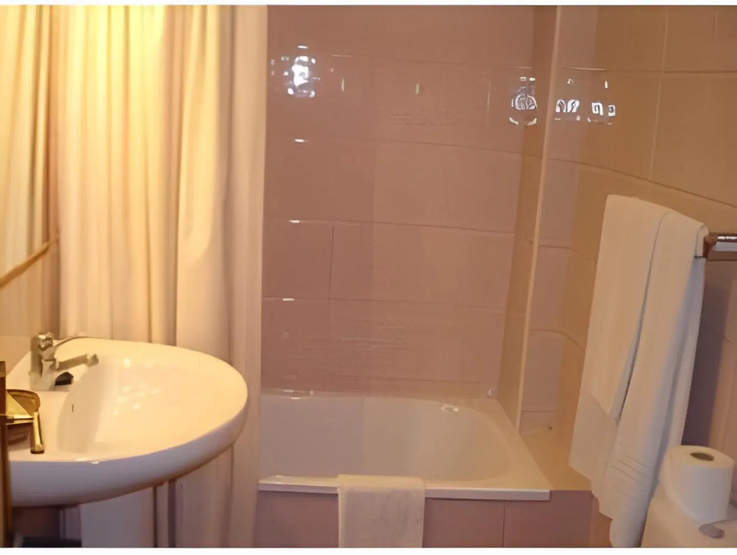 Hostal Plaza Cantarero Badezimmer