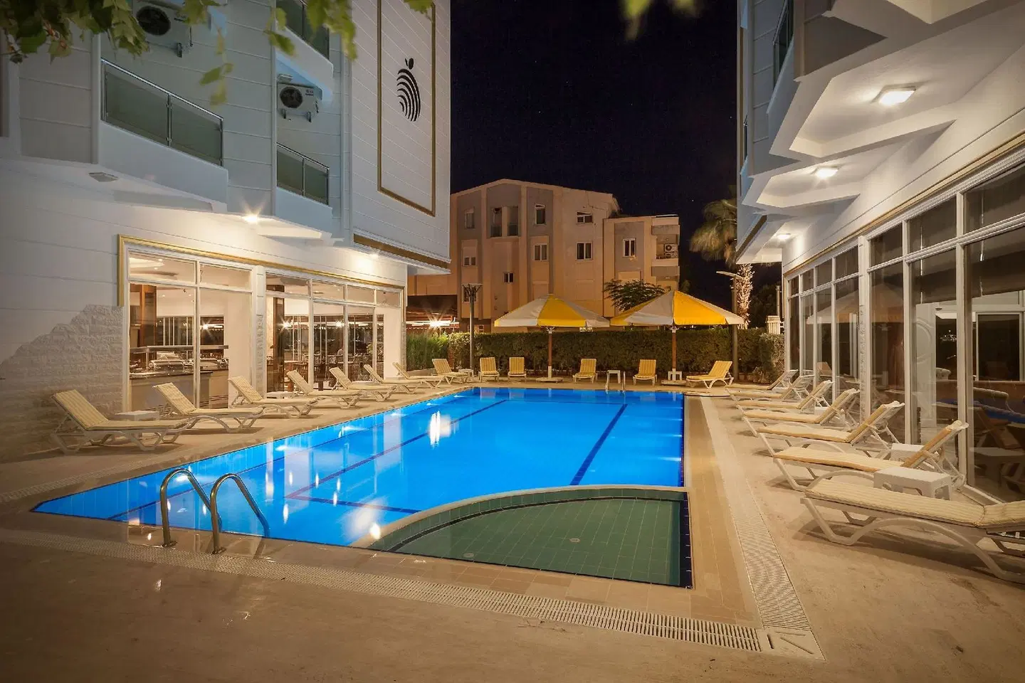 Golden Orange Hotel Hallenbad
