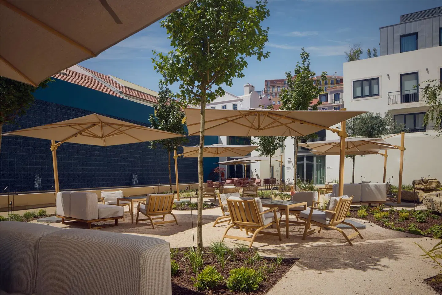 DUO Hotel Lisbon, Curio Collection by Hilton Terrasse
