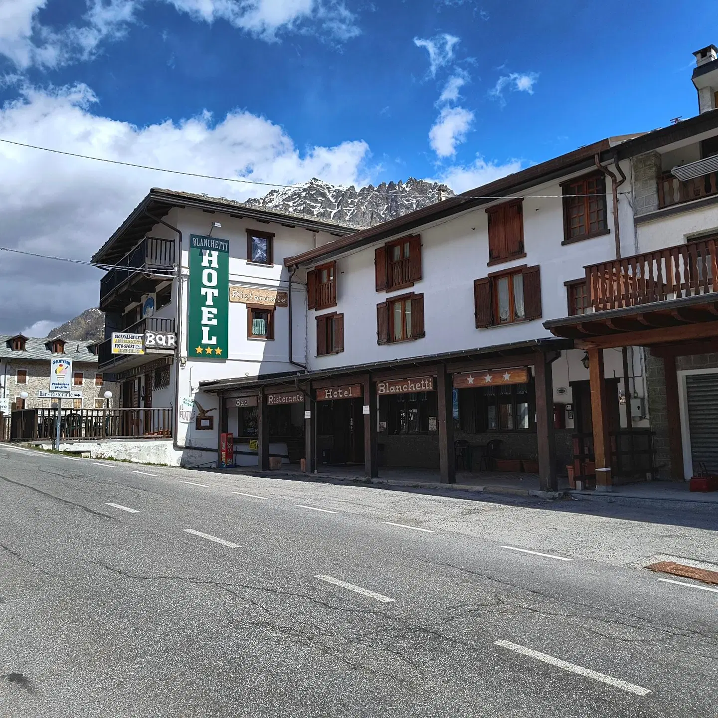 Blanchetti EXTERIOR