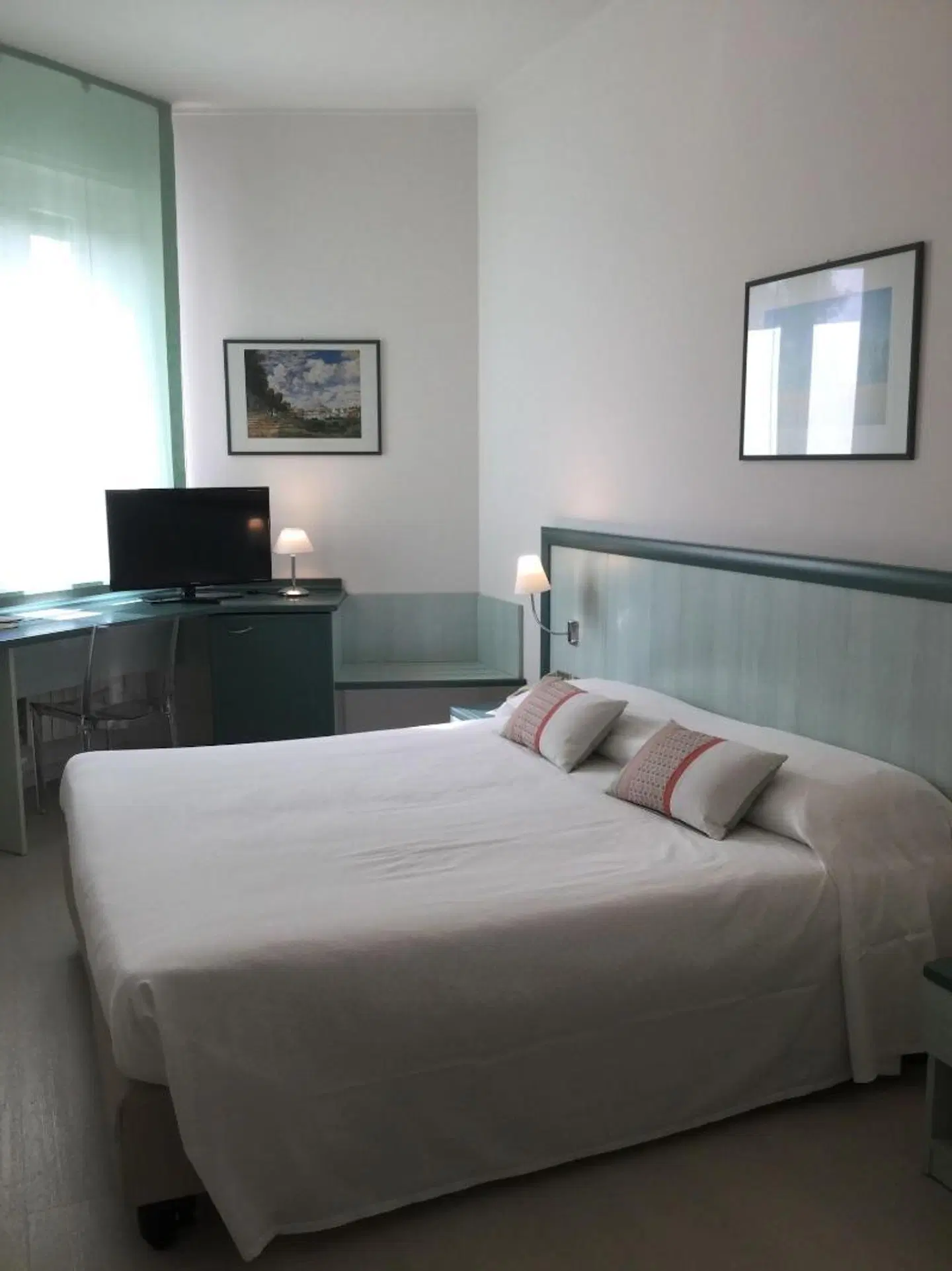 Europa ROOM_EXAMPLE