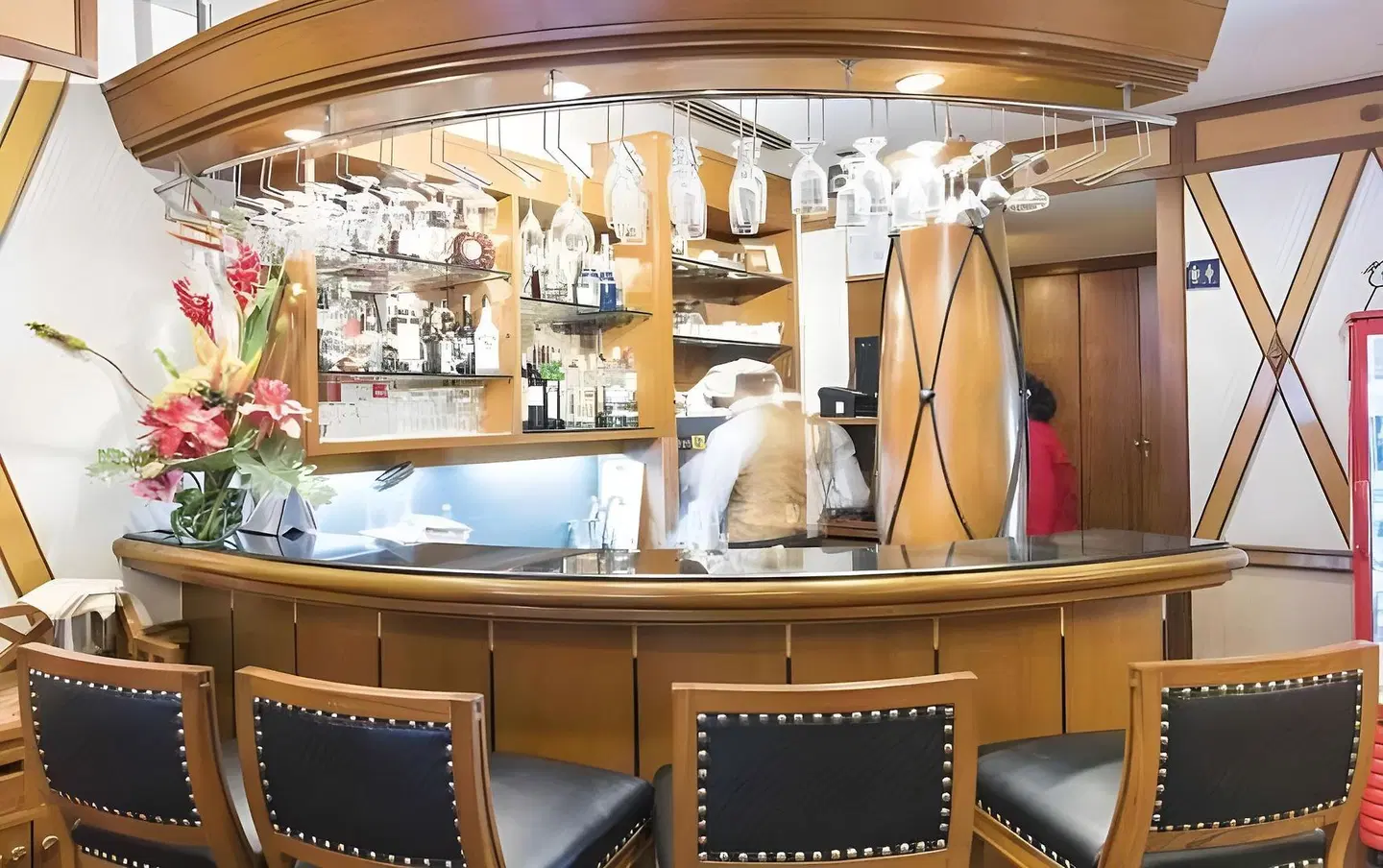 Majestic Suites Bar