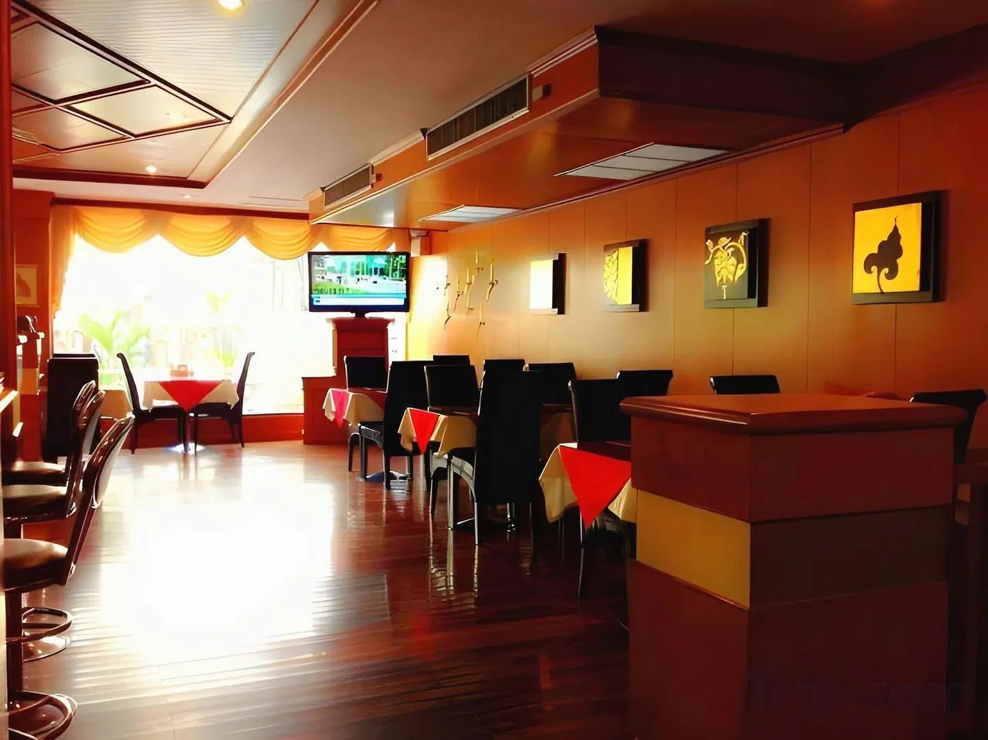Dynasty Inn Pattaya Bar