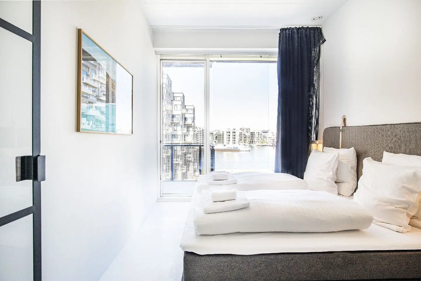 By The Pier apartments ROOM_EXAMPLE
