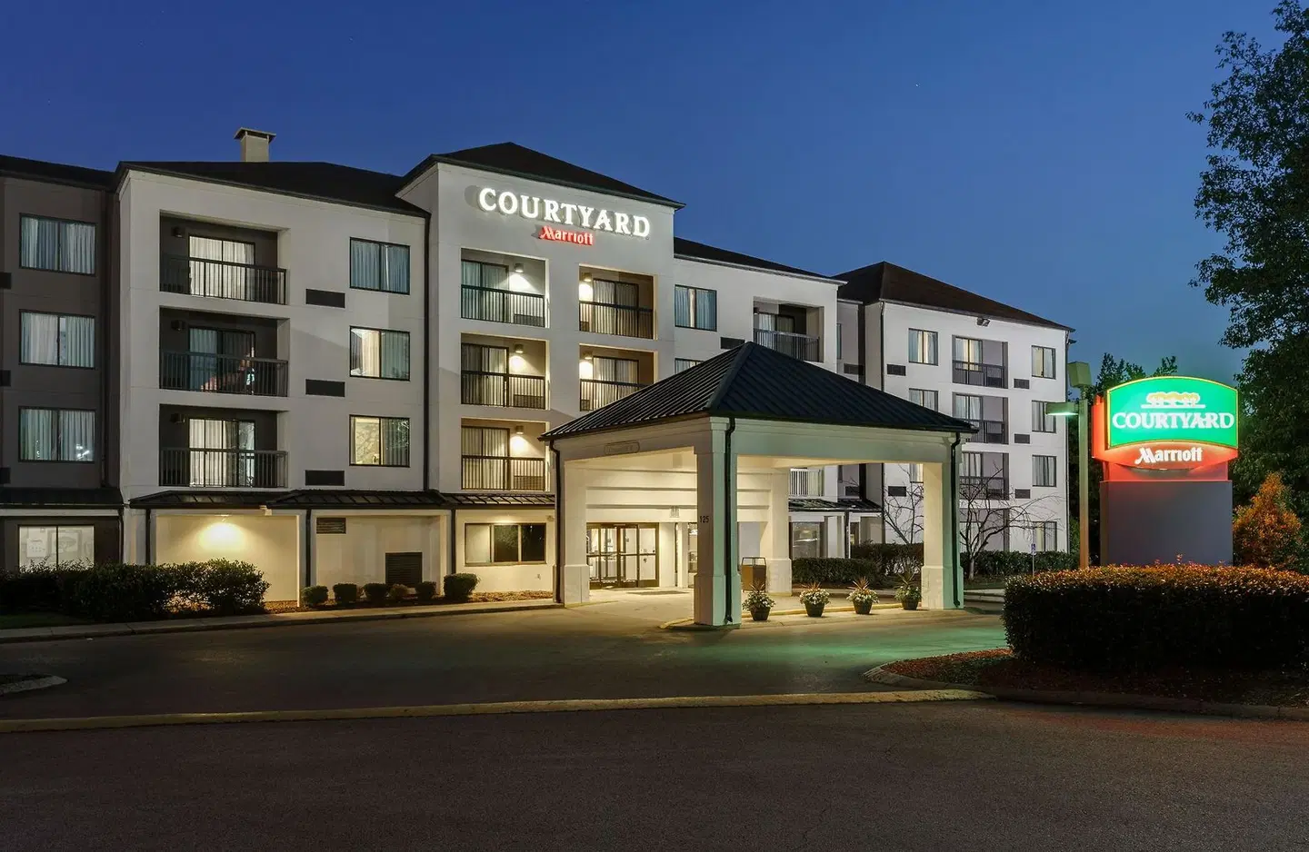 Courtyard by Marriott Nashville at Opryland EXTERIOR