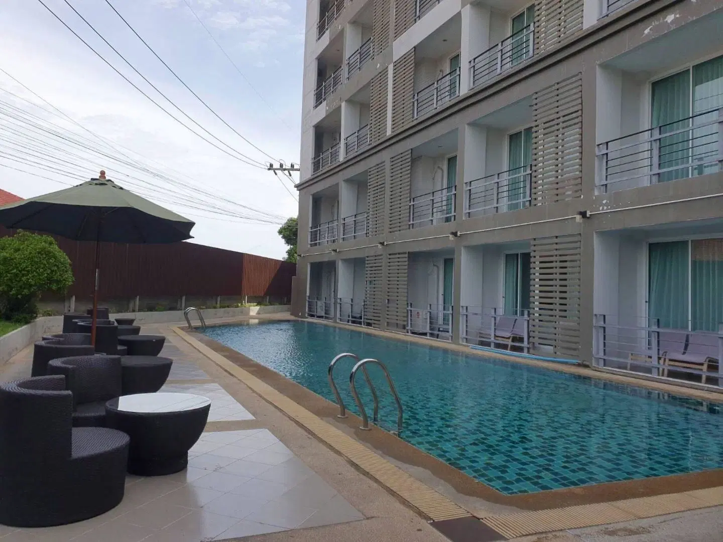 Retreat By The Tree Pattaya OUTDOOR_POOL
