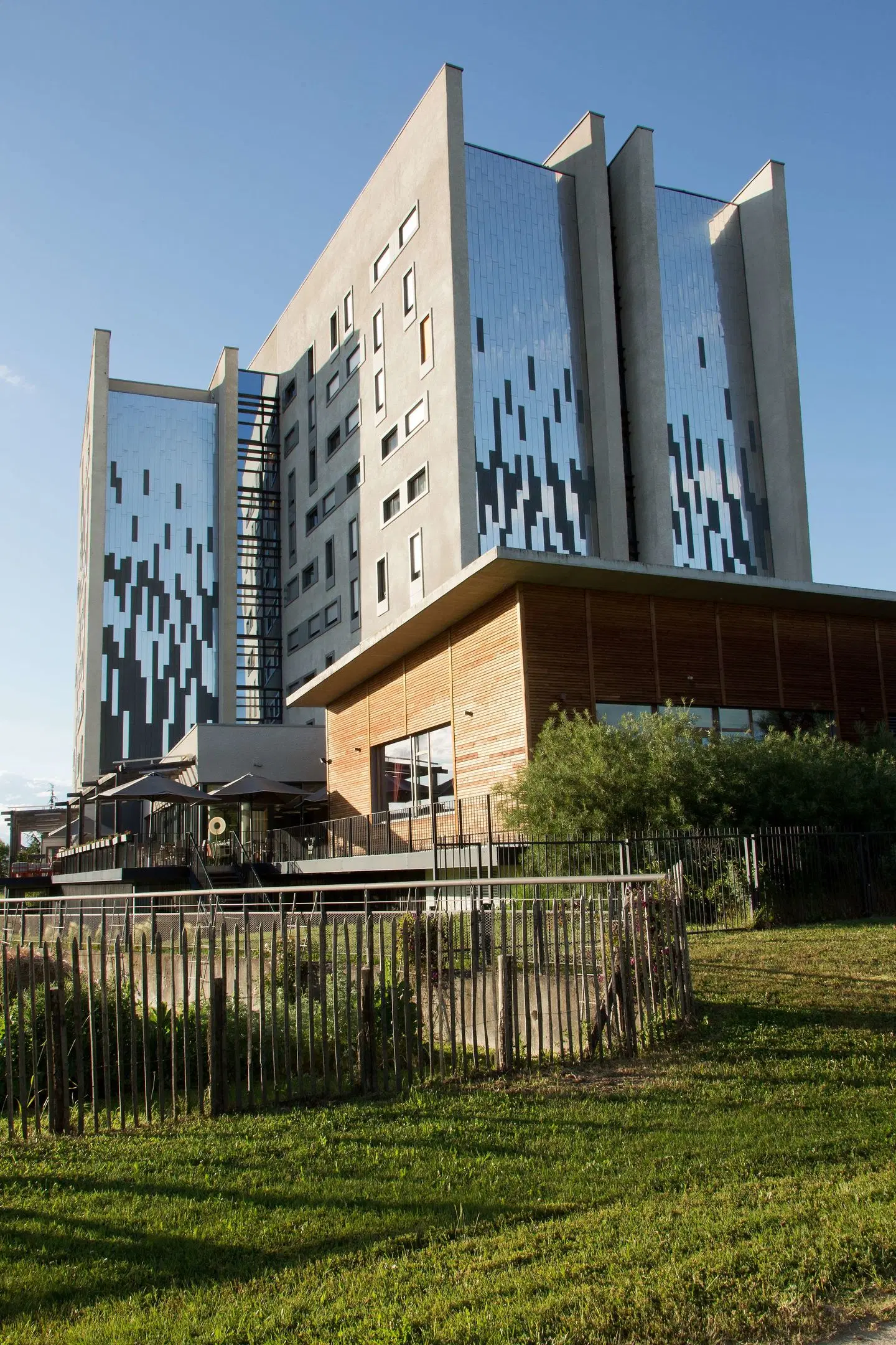 DoubleTree by Hilton Lyon Eurexpo EXTERIOR
