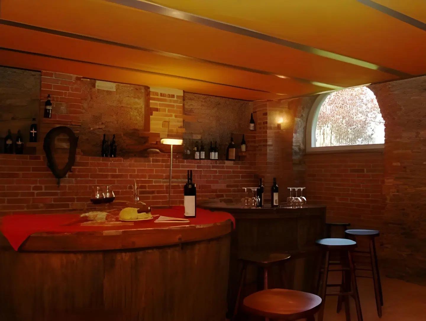 Red Wine Camere Bar