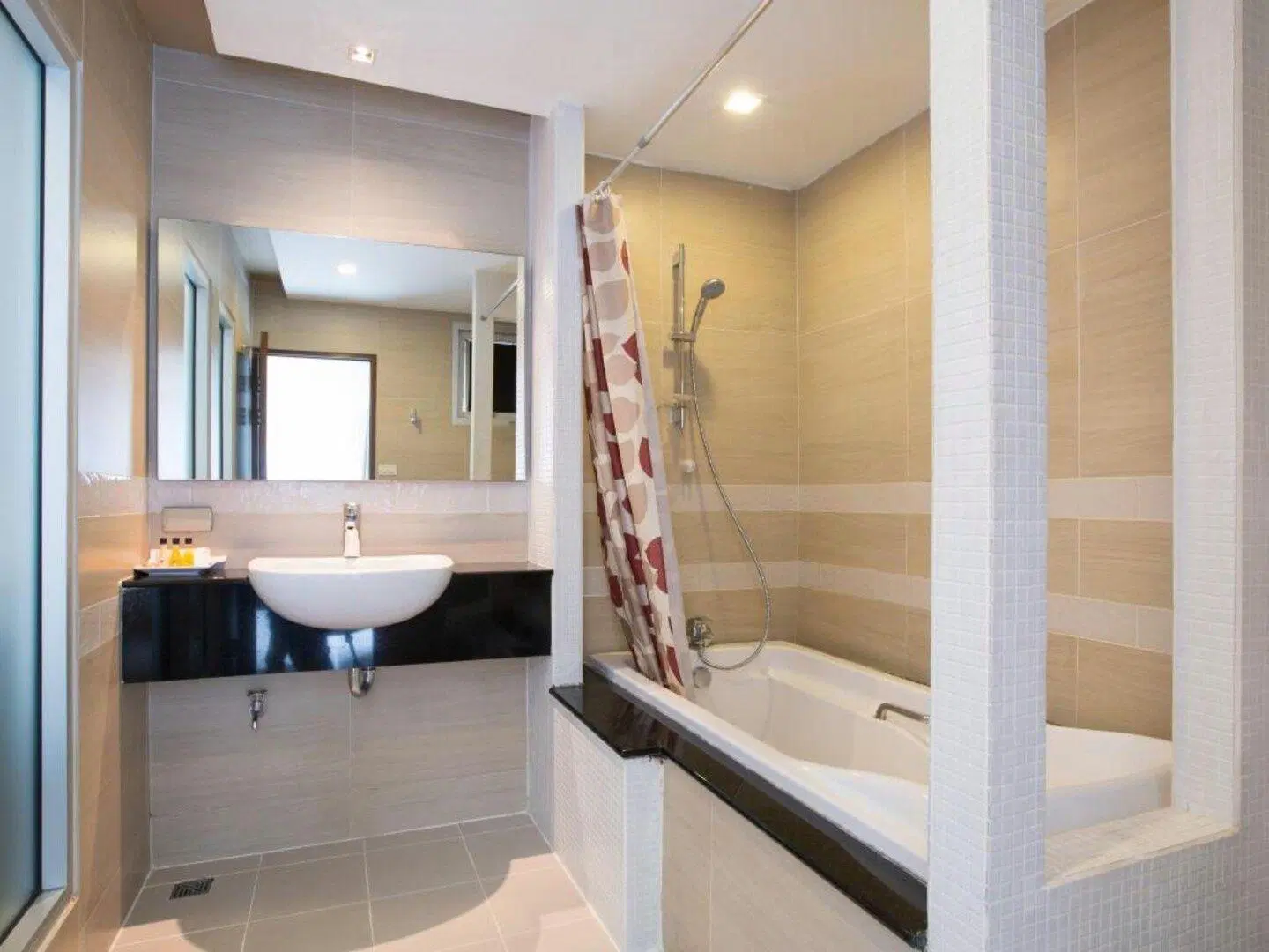 April Suites Badezimmer