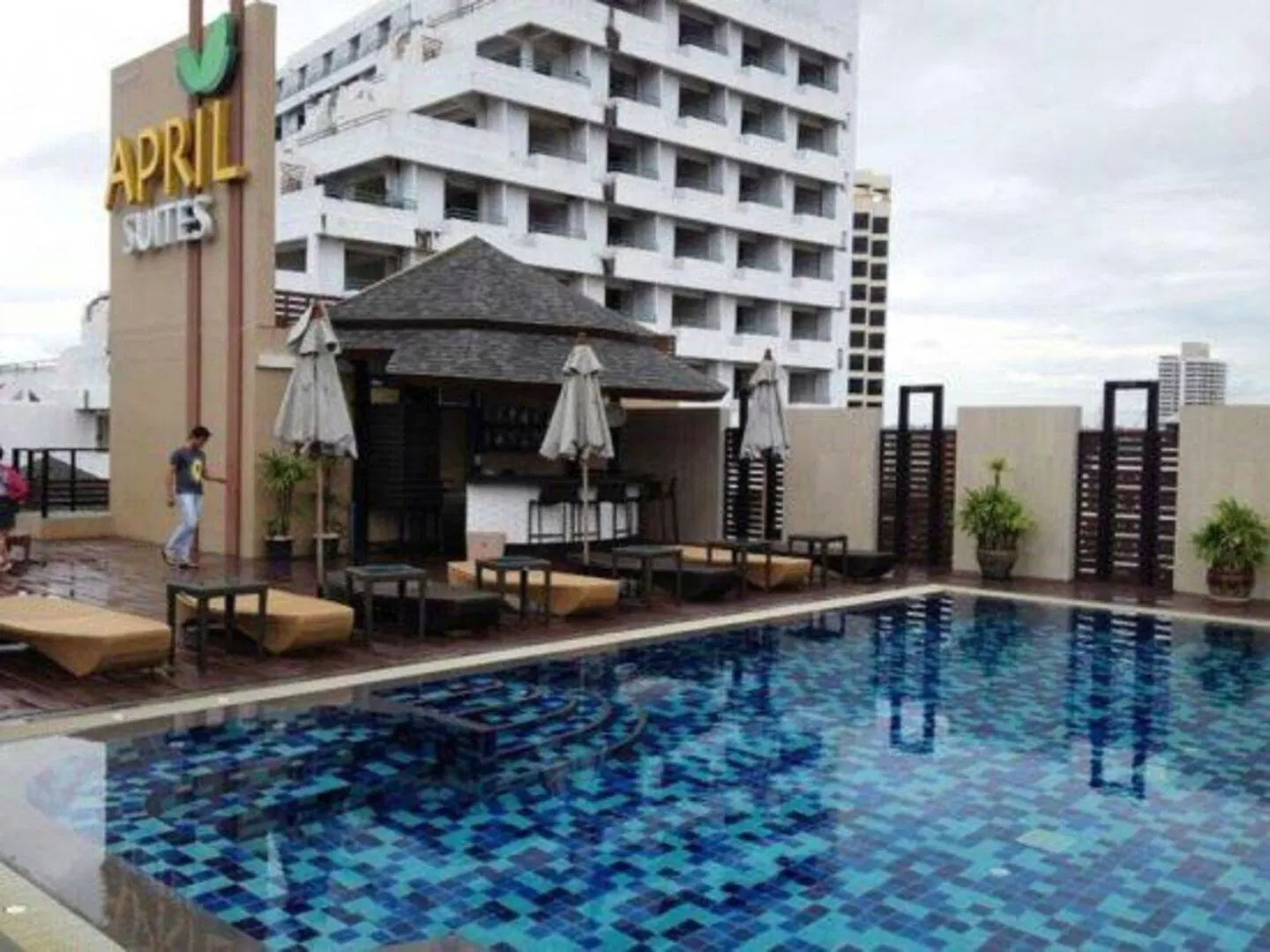 April Suites OUTDOOR_POOL