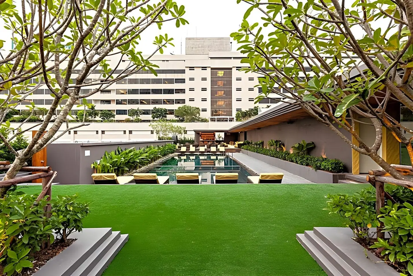 Hyatt Place Bangkok Sukhumvit 1 EXTERIOR