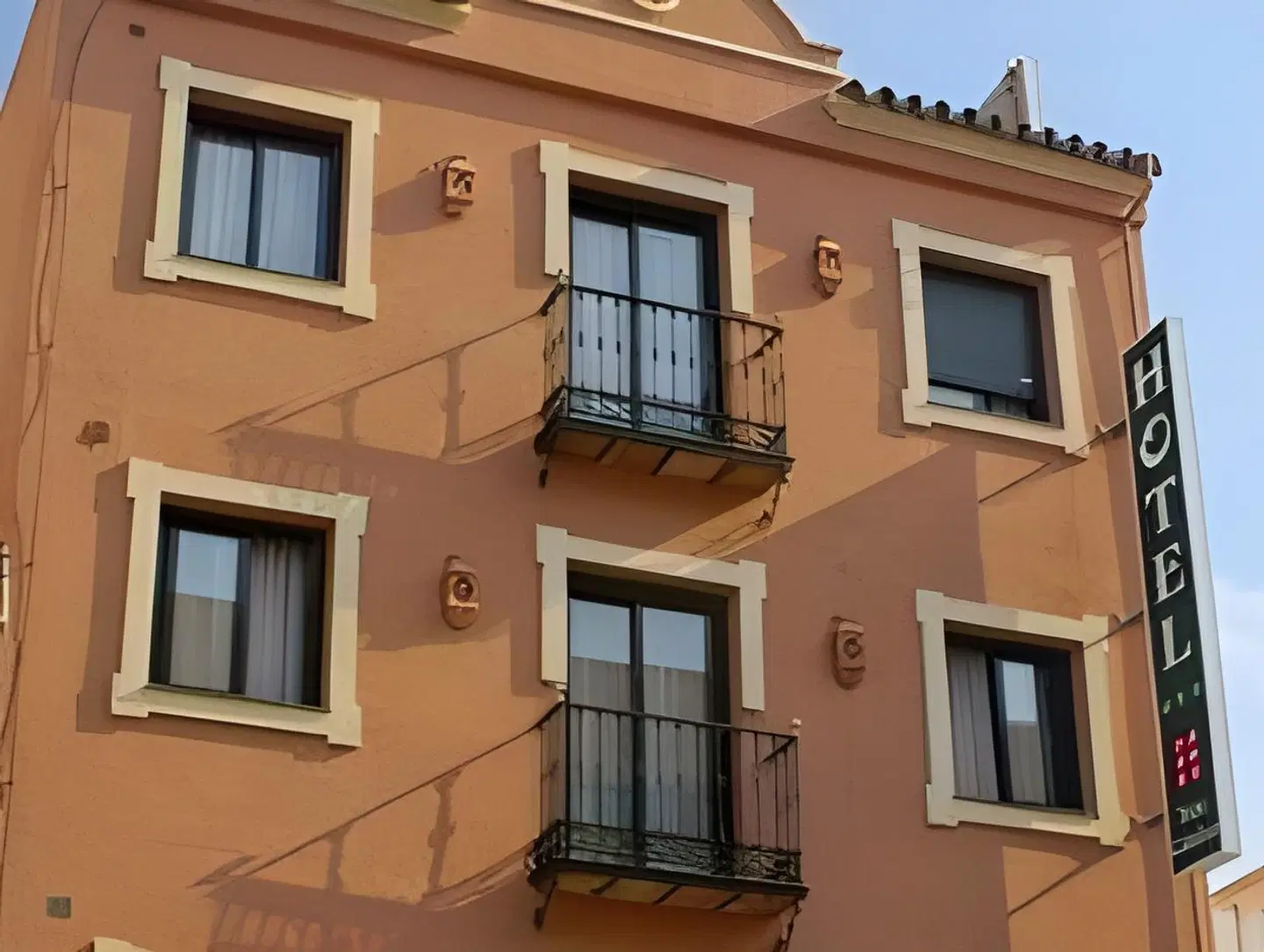 Doña Catalina EXTERIOR