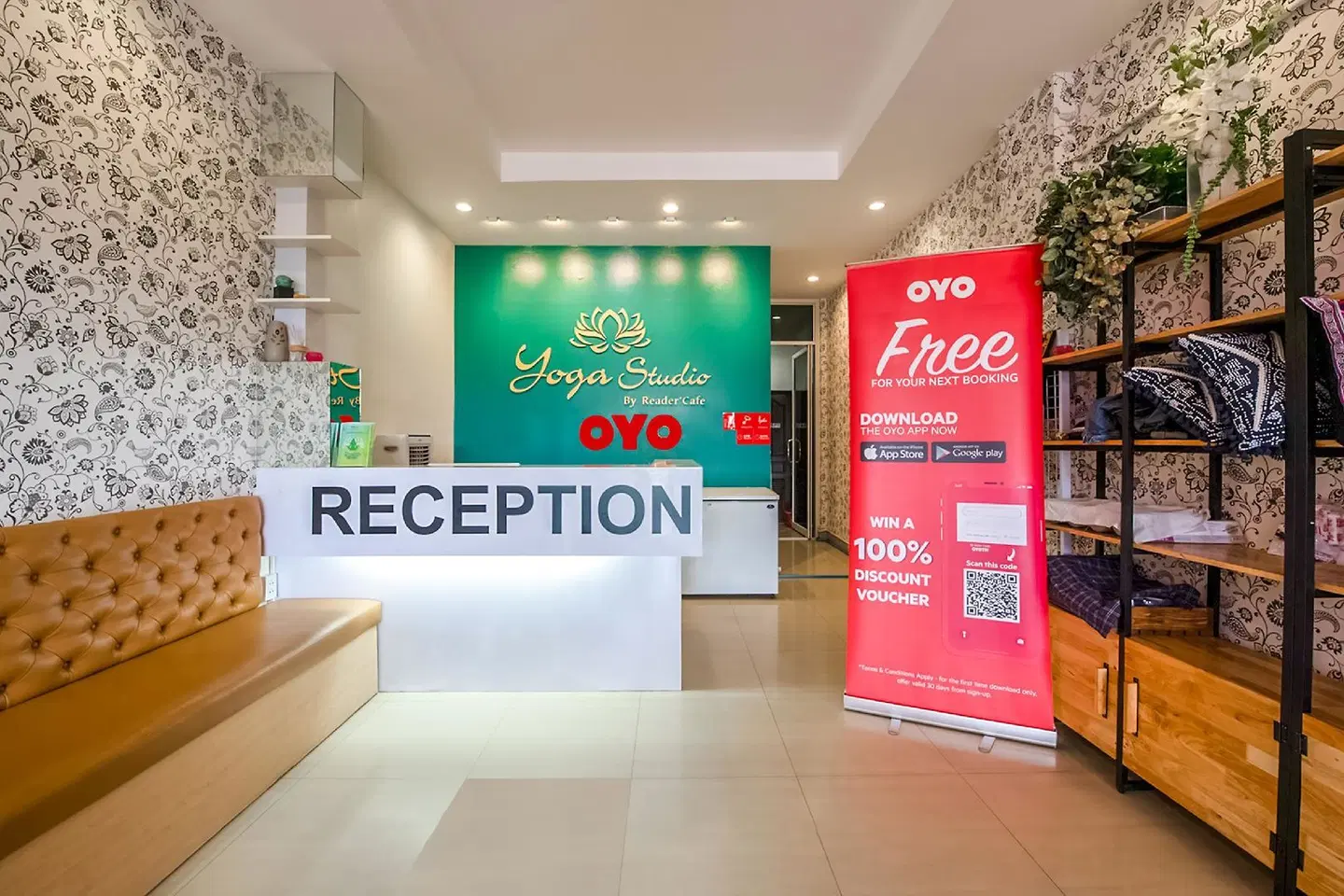 OYO 281 The Reader Cafe and Room LOUNGE_LOBBY