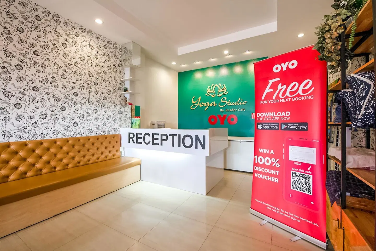 OYO 281 The Reader Cafe and Room LOUNGE_LOBBY