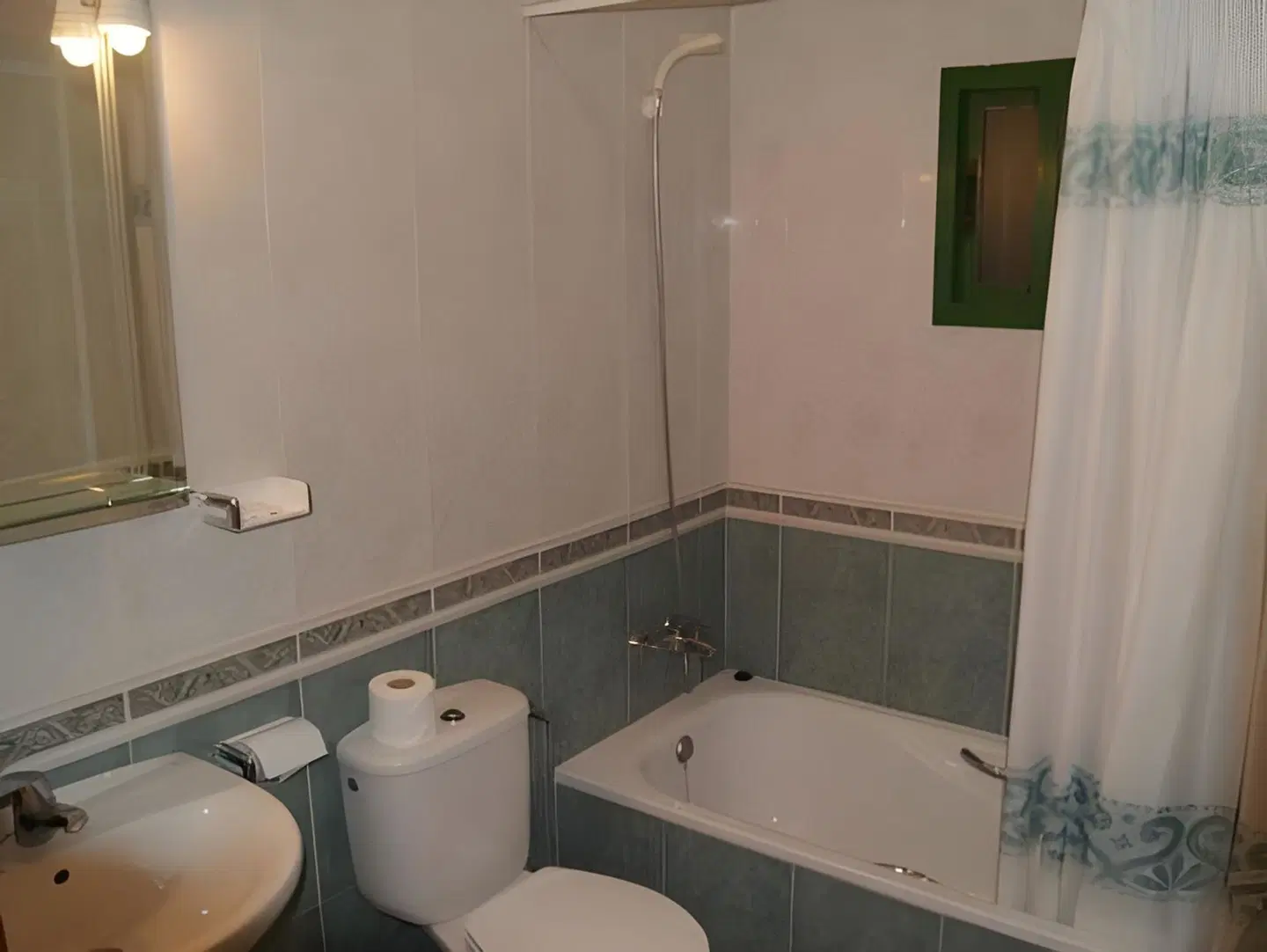 Apartamentos La Dorada Badezimmer