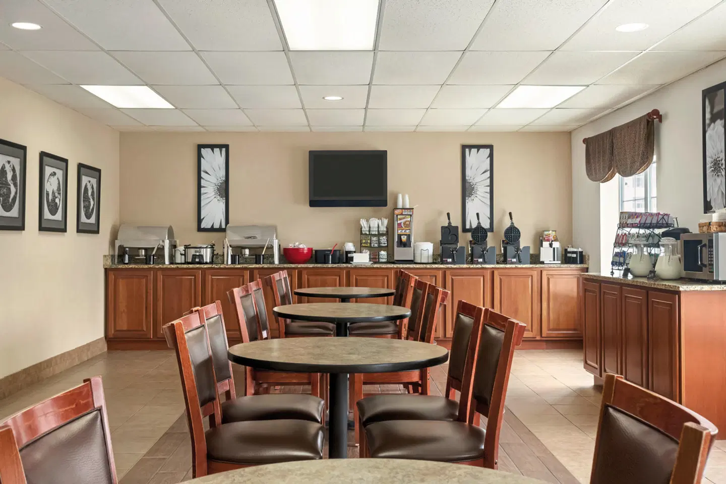 Ramada Pigeon Forge North Bar