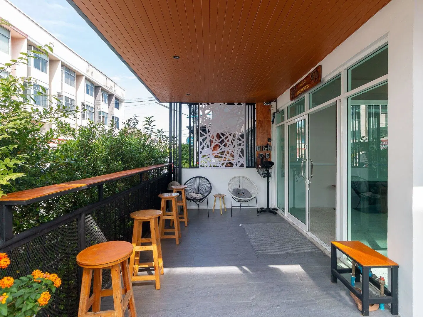 Acozyposhtel Terrasse