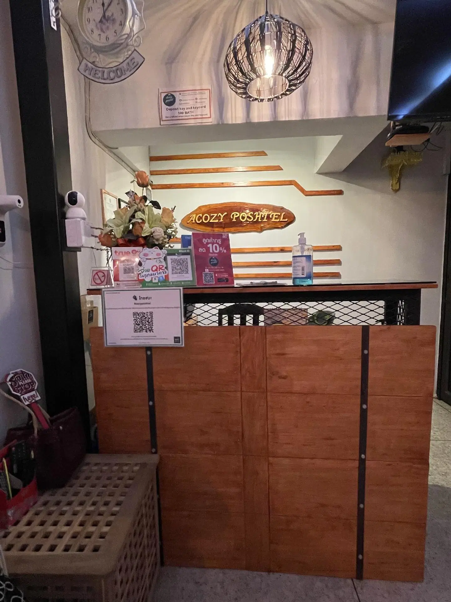 Acozyposhtel Bar
