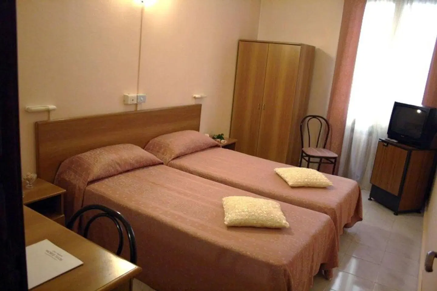 Europa ROOM_EXAMPLE