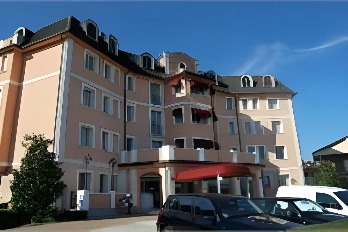 Green Hotel EXTERIOR