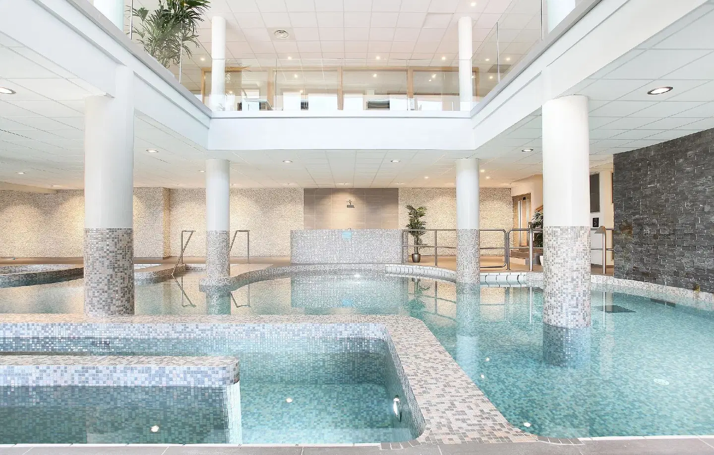 Hôtel Prestige Odalys Le Chamois Hallenbad