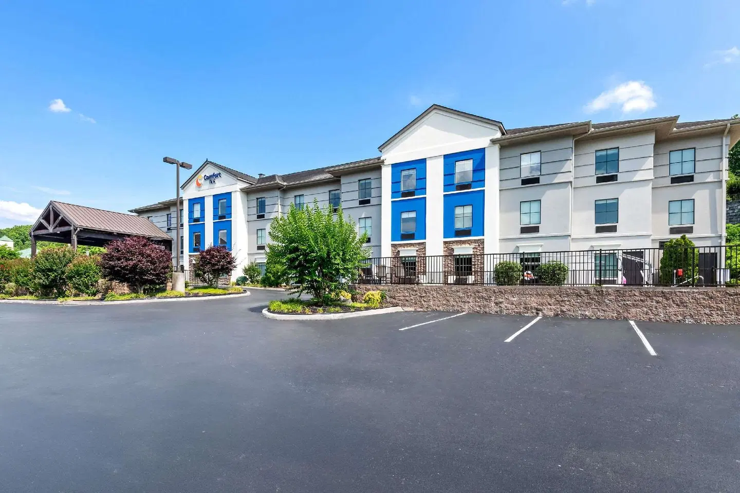 Comfort Inn Harriman EXTERIOR