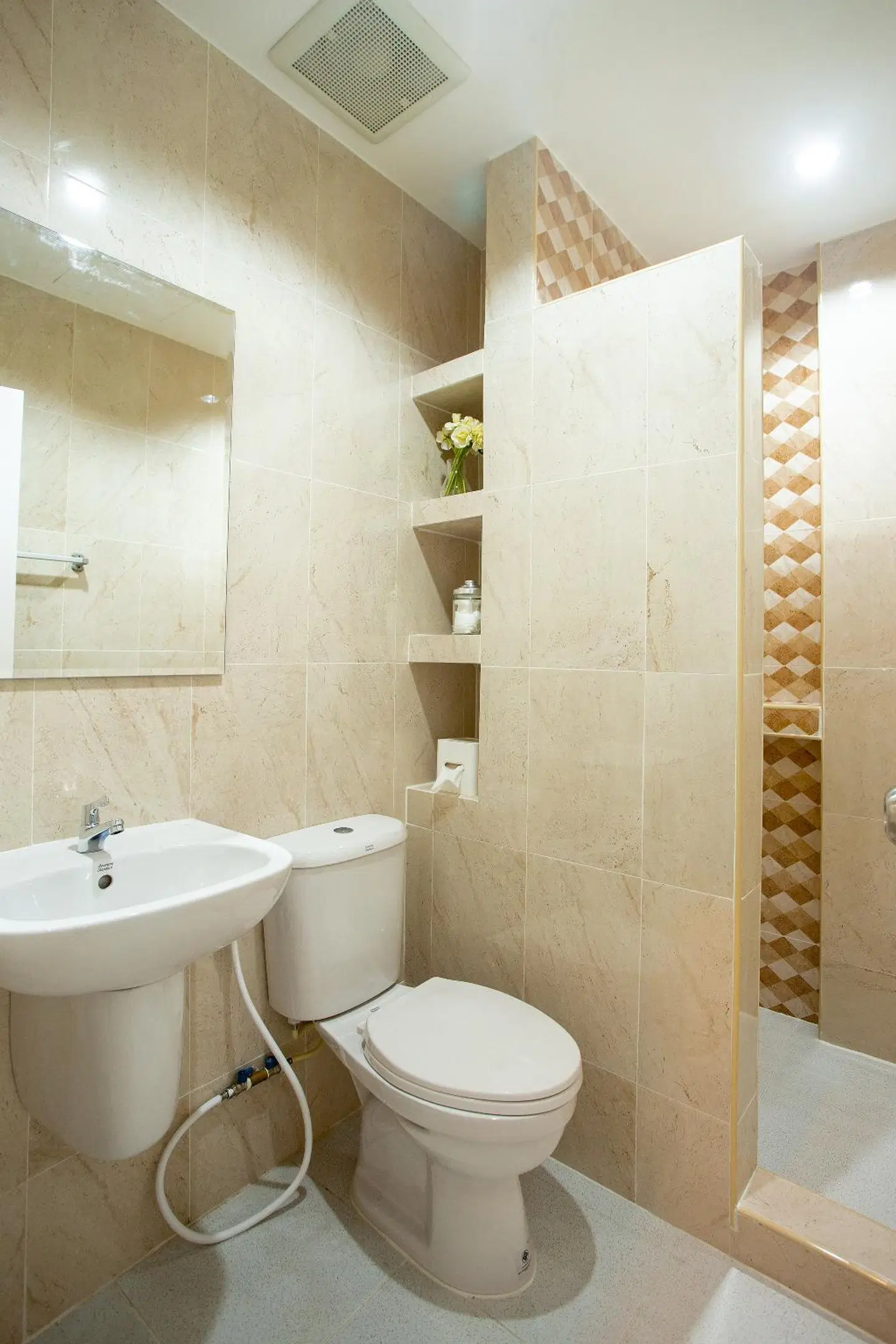 Your Place Apartment Prachuap Badezimmer