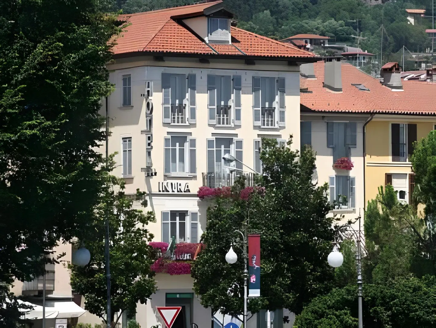 Intra Hotel EXTERIOR